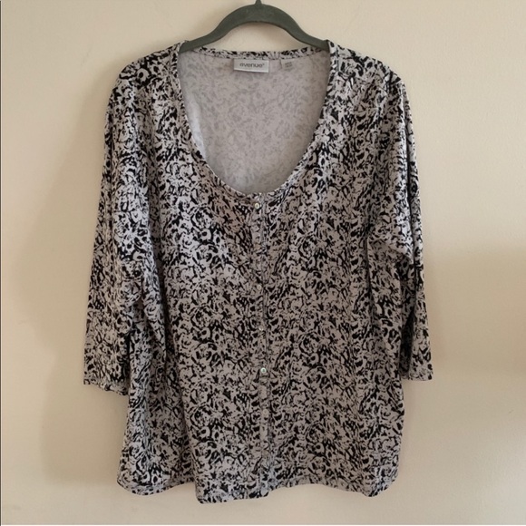 ** Sold ** Avenue 3/4 sleeve blouse - Picture 1 of 4